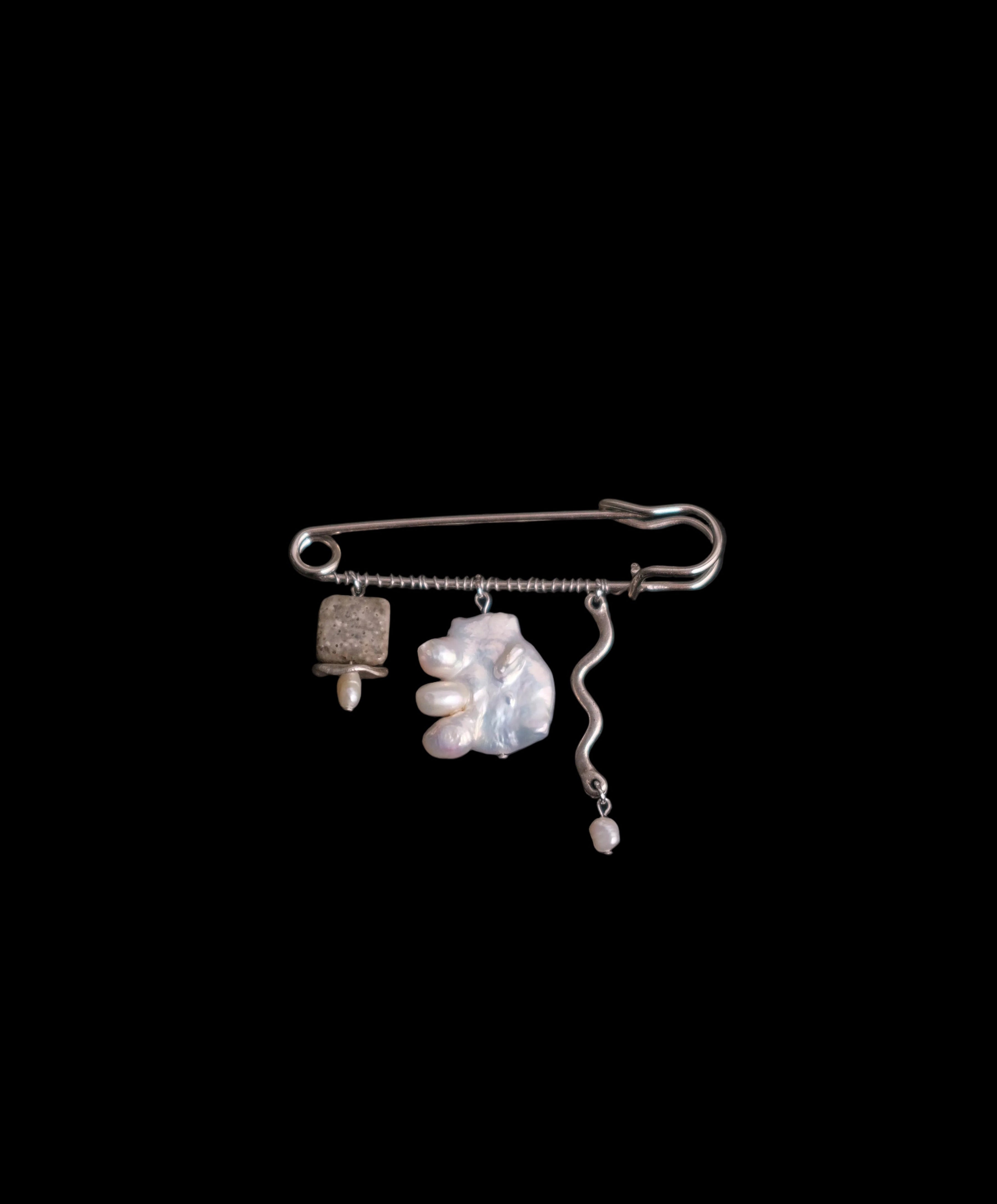 Perle Laide Pin 002