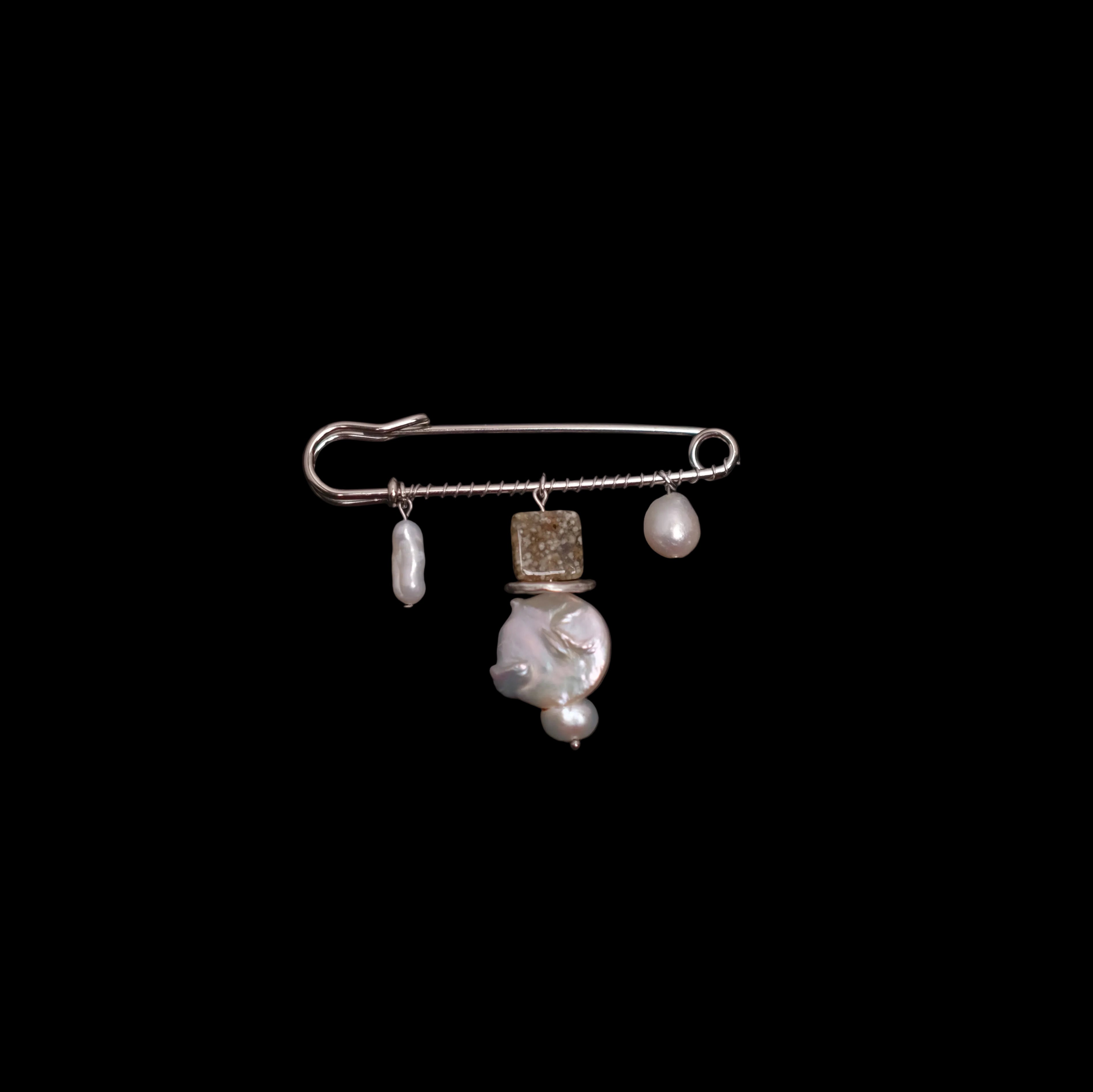 Perle Laide Pin