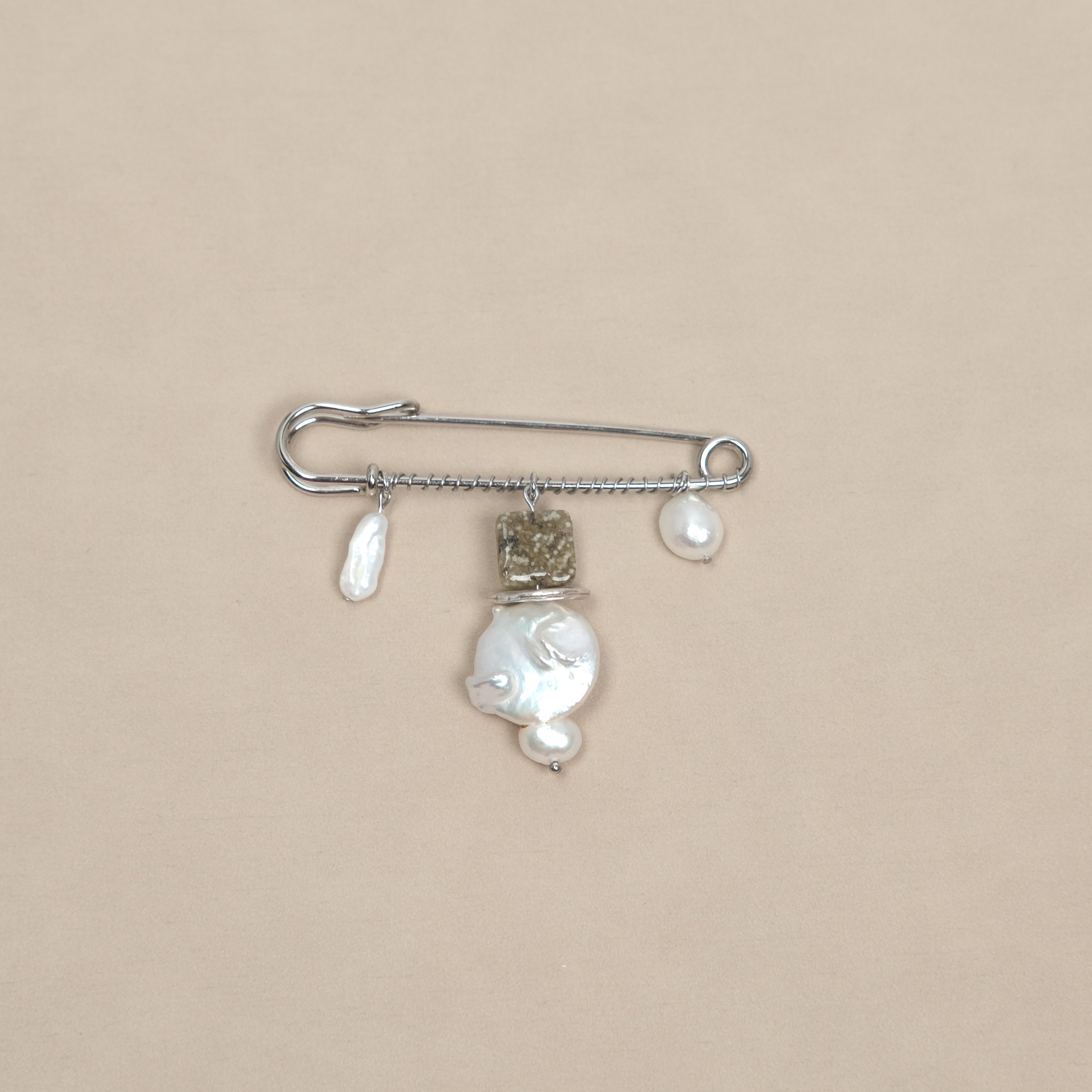 Perle Laide Pin